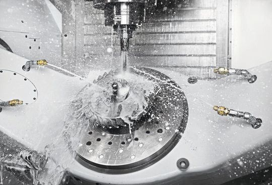 Mit praxisnahen Bearbeitungsprozessen und Maschinen-Highlights für alle Anwenderbranchen innovative 5-Achs-Technologie erleben.(Bild:  Chiron Group)