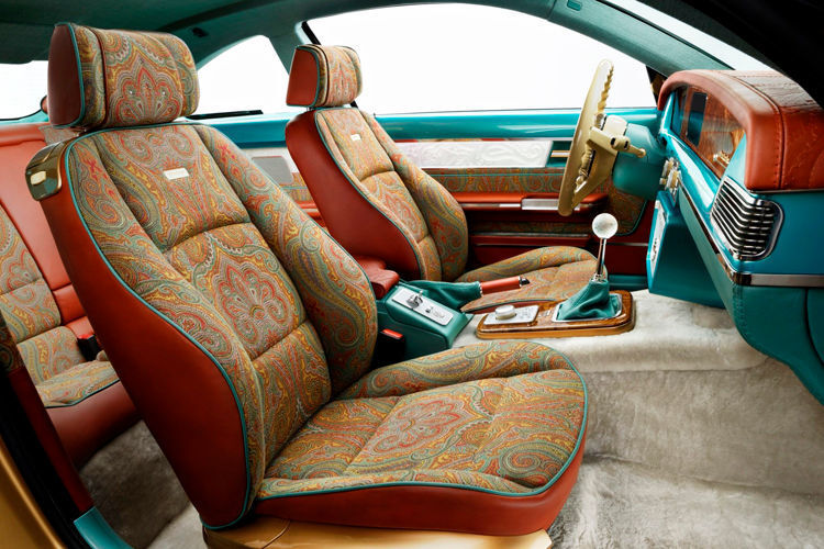 Optional werden hochflorige Teppiche, Diamanten und Applikationen aus Gold verbaut und die Sitze in traditionell russisches Muster gehüllt. (Foto: Bilenkin Classic Cars)