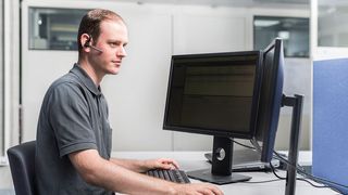 Hautement efficace : le package de services à distance United Grinding Remote Service permet d'accéder rapidement à l'assistance spécialisée et personnalisée fournie par les experts du service technique - pour une efficacité et une sécurité maximales. (David Schweizer)