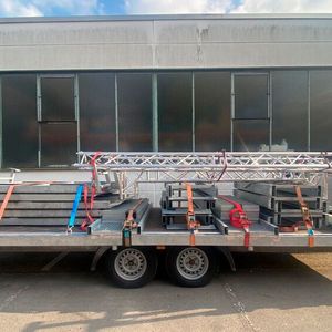 Das Modul wird auf einem Hänger geliefert und soll schnell aufgebaut sein.(Bild:  Ad Emotion/Breitengrat)