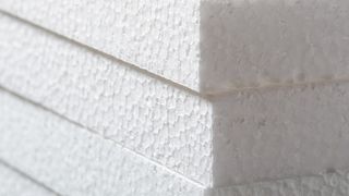 Styropor (Polystyrol) lässt sich mit einer Detektorkombination in einem Lauf umfassend analysieren. (Wolfgang Kruck - Fotolia.com)