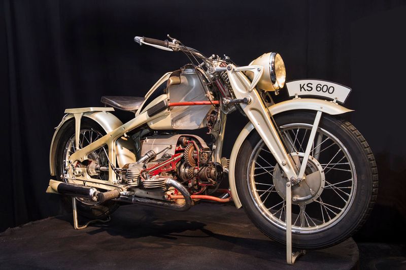 Ardie, Zündapp, Spatz und Janus sind Namen, die eng mit der Entwicklung vom Zweirad zum Automobil zusammenhängen. (Rudi Ott)