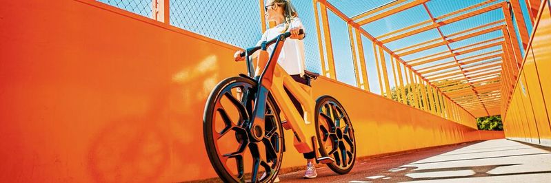 From ocean plastics to motion plastics: Das Igus-Bike designed by mtrl kann aus recycelten Kunststoffabfällen wie alten Fischernetzen hergestellt werden und ist gleichzeitig rost-, schmier- und nahezu wartungsfrei. (Bilder:  Igus)