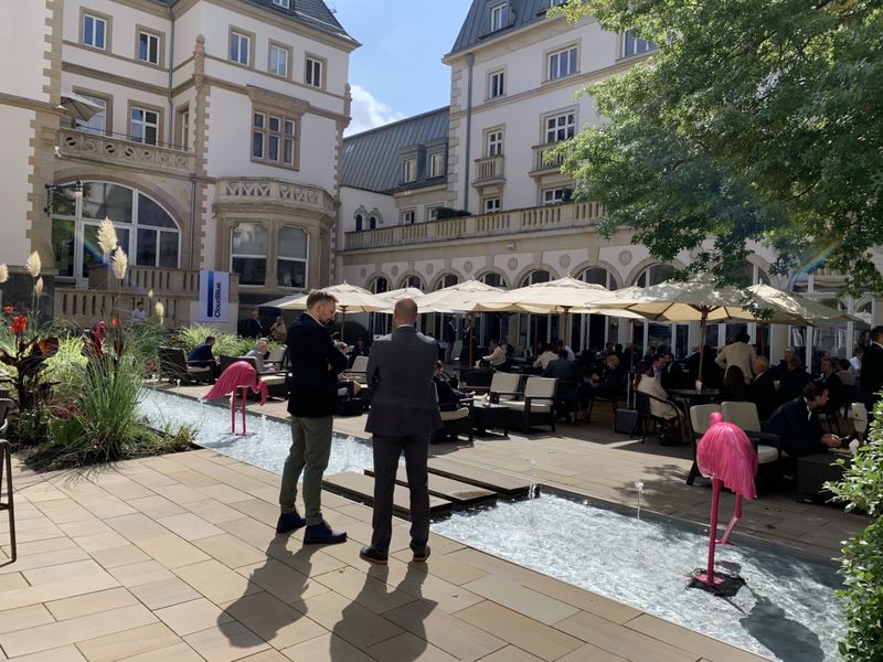Bei Wohlfühlambiente und traumhaftem Wetter stand das Networking ganz oben auf der Agenda. (Vogel IT.Medien GmbH)
