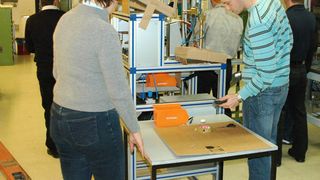 Definieren, Messen, Analysieren, Verbessern und Kontrollieren: Mit der DMAIC-Methode und Six-Sigma-Werkzeugen lassen sich Produktionsprozesse schnell optimieren und durch bessere Ressourcenausnutzung rentabler gestalten. Bild: Unruh (Archiv: Vogel Business Media)