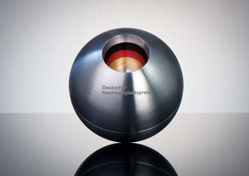 19. Deutscher Nachhaltigkeitspreis 2026: Der begehrte Award für die Sieger. (Bild:  Frank Fendler)