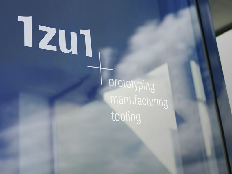 Aus 1zu1 Prototypen wird 1zu1: Das Dornbirner High-Tech-Unternehmen trägt der rasanten Marktentwicklung mit einem neuen Markenauftritt Rechnung. (Fotostudio Frigesch Lampelmayer)