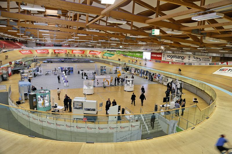 Eindrückliche Location: Rund 350 Besucher zog es anlässlich des Robomize-Events nach Grenchen ins Velodrome. (Bild: MSM)