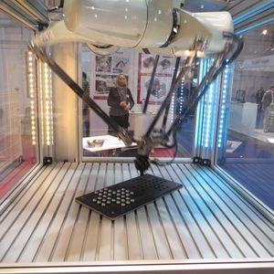 Noch kostet der Einsatz moderner Robotertechnik keine Arbeitsplätze. Das könnte sich aber ändern.