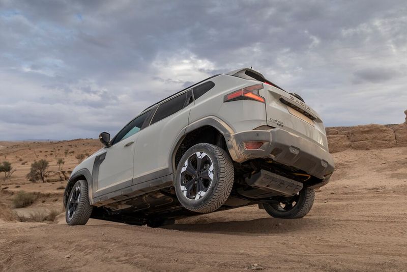 Geländegängig: Für einen Soft-Offroader ist der Duster mit Allrad recht überzeugend unterwegs. (Bild: Dacia)