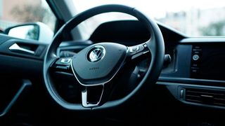 Auch die Zahl von Autoteile-Diebstählen steigt: Vor allem Lenkräder inklusive Airbag stehen auf der Liste der Kfz-Kriminellen weit oben, ermittelte der Gesamtverband der Deutschen Versicherer (GDV). (Bild: frei lizenziert)