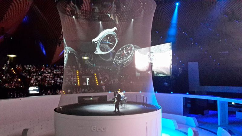 Wenn neue Smartwatches wie Samsung Gear S3 vorgestellt werden, ist dies in Zukunft auch ein Thema für die IT-Sicherheit. (Oliver Schonschek)