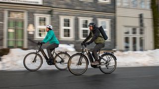 Streu- und Auftausalz können am Fahrrad oder E‑Bike Schäden verursachen. (Bild: www.pd-f.de / Luka Gorjup | Lux Fotowerk)