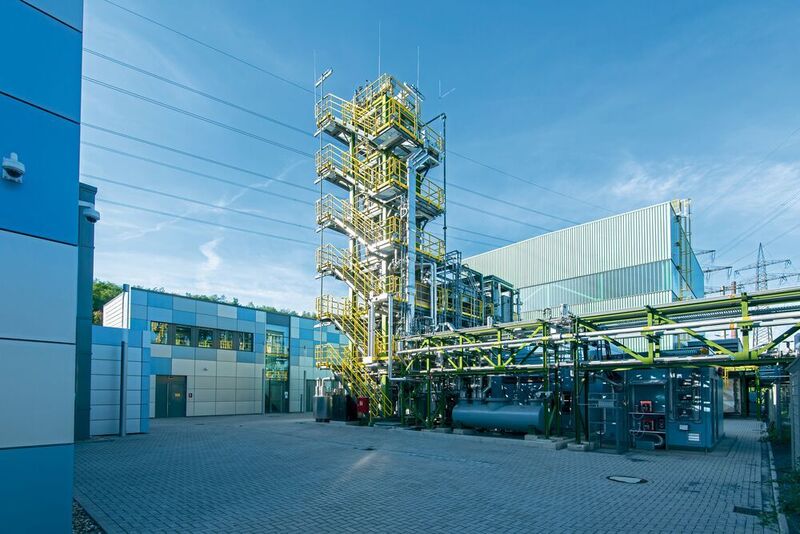 2016 begann Thyssenkrupp mit dem Bau eines Technikums, das Ergebnisse aus der Grundlagenforschung im industriellen Maßstab erproben soll. Die Demonstration für Gasreinigung und Wasserelektrolyse im Technikumsmaßstab läßt sich der Konzern 33 Millionen Euro kosten. (Thyssenkrupp)