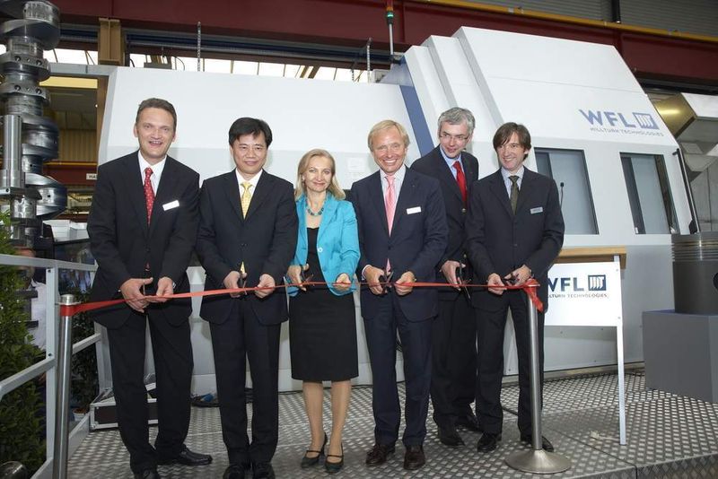 Eröffnung (von links): Mag. Norbert Jungreithmayr (Geschäftsführer WFL), Wu Ken (Chinesischer Botschafter in Österreich), Mag. Ulrike Rabmer-Koller (Vizepräsidentin WKOÖ), Dr. Helmut Rothenberger (Aufsichtsratsvorsitzender Autania AG), Mag. Michael Strugl (Landtagsabgeordneter), Ralf Weber (Vorstand Autania AG). (Archiv: Vogel Business Media)