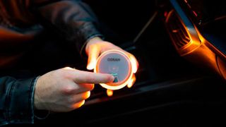 In Deutschland sind V-16-Warnleuchten als Ergänzung zum Warndreieck zulässig, doch in Spanien sind sie ab 2026 vorgeschrieben. (Bild: ams Osram)