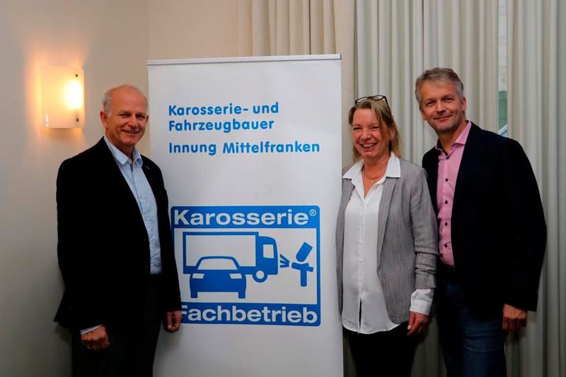 Zu Gast in Nürnberg: Landesinnungsmeister Thomas Schneider (links) führte seine Mitglieder zusammen mit der stellvertretenden Geschäftsführerin Heike Zimmermann und dem stellvertretenden LIM Markus Zollner durch den bayerischen Landesverbandstag. (Klasing)