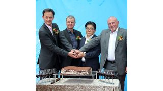Schlemmer-Werkseröffnung in Korea: (v.l.) Finanzvorstand Christian von der Linde, Geschäftsführer Josef Minster, Kim Jong-Chan, Norbert Hausfelder. (Foto: Schlemmer)
