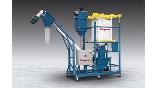 Die mobile Big Bag Entleerstation mit flexiblem Spiralförderer von Flexicon ermöglicht den schnellen, staubfreien Transport von abrasiven und hochdichten Schüttgütern zu Prozessanlagen und Lagerbehältern an verschiedenen Standorten der Anlage. (Bild: Flexicon)