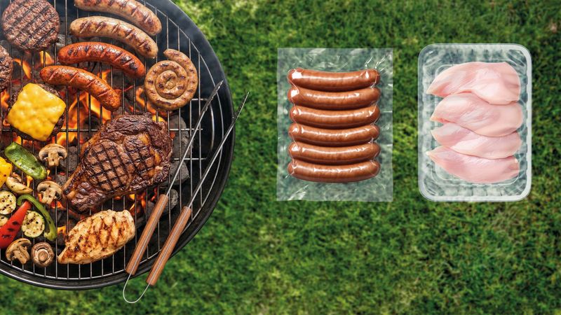 Kunststoffverpackungen bieten im Lebensmittelsektor nach wie vor entscheidende Vorteile: Sie verlängern die Haltbarkeit, schützen vor Aroma- und Qualitätsverlust und leisten damit einen wichtigen Beitrag zur Reduzierung von Lebensmittelabfällen.(Bild:  Südpack)