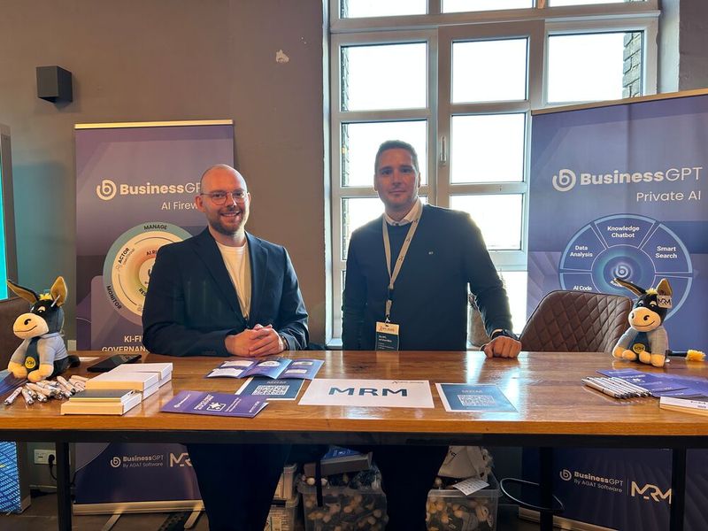 Nicht nur über Gebrauchtsoftware, sondern ebenso über KI-Themen sprachen Nico Schumacher (l.) und Marijo Meter (beide MRM Distribution).  (Bild: Vogel IT-Medien)