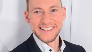 Tobias Hopf betreibt eine Onlineagentur, die auf dem Automobilhandel spezialisiert ist. Der Fokus liegt auf dem Social-Media-Management. Hopf ist im Automobilhandel verwurzelt. (Bold)