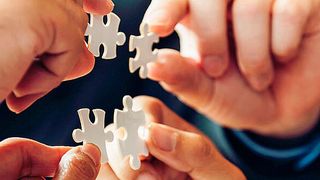 Die FITKO wurde nicht eben mit Vorschuss­lorbeeren überhäuft. Dennoch verbinden sich mit ihr große Hoffnungen in Sachen Verwaltungs­digitalisierung und OZG-Umsetzung. Gelingt es ihr, die föderale Zusammen­arbeit zu verbessern? (© freebird7977 – stock.adobe.com)