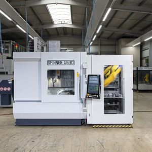Dieselbe «U630», ausgestattet mit einer «Roboboxtreme» für die Komplettbearbeitung. (Bild:  Markus Burkhardt / Spinner Automation)