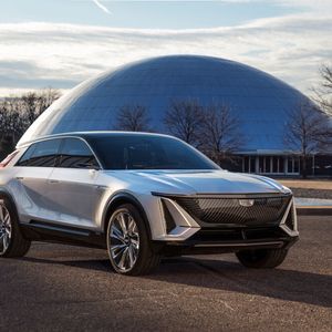 GM wird Cadillac künftig als Elektro-Marke etablieren. Unter anderem soll es elektrische SUV-Modelle auf Ultium-Basis geben. Hier die 2020 vorgestellte Studie Lyriq.(Bild:  General Motors)