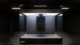 Quantencomputer: Der IBM Quantum System One in Ehningen ist der bisher leistungsstärkste Quantencomputer in Europa, an dem Industrie und Forschungsorganisationen jetzt unter deutschem Recht anwendungsbezogene Quantensoftware entwickeln, testen und ihre Kompetenzen ausbauen können. (IBM Research)