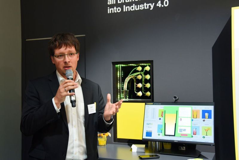 Das Projekt IUNO zeigt anhand der Bestellung eines maschinell gemixten Cocktails die sichere Datennutzung über die Plattform Axoom. (Stefanie Michel)