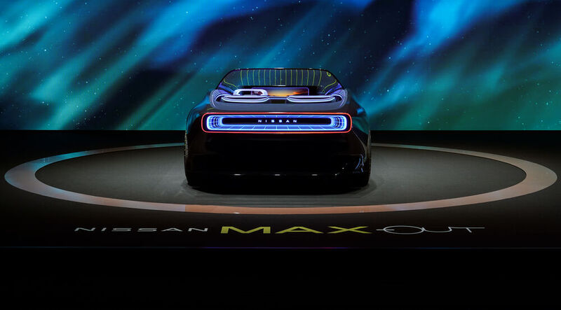 Das mächtige Lichtpaneel im Heck des Max-Out kann grafische 3D-Optik erzeugen. (Bild: Nissan)