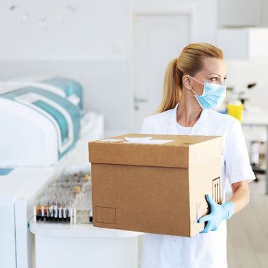 Um Verpackungsmüll zu reduzieren und Recyclingquoten zu erhöhen, hat die EU ihre Verpackungsrichtlinie erneuert. Welche Pflichten nun auf Erzeuger, Lieferanten, Importeure und den Vertrieb zukommen, lesen Sie hier. (Symbolbild) (Bild: © Dusan Petkovic - stock.adobe.com)