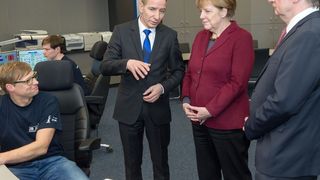 Offiziell in Betrieb genommen wurde die Zentralwarte anlässlich des Festakts „100 Jahre Chemiestandort Leuna" am 3. März 2016 im Beisein von Bundeskanzlerin Angela Merkel. (Infra Leuna / E. Schmidt)