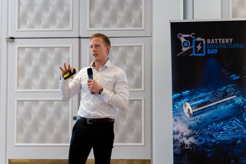 Yannik Goergen von Mateligent referierte zu intelligenten Materialien, Mechatronik und künstlicher Intelligenz. (Bild: Dominik Böhm - Fotokumpel)