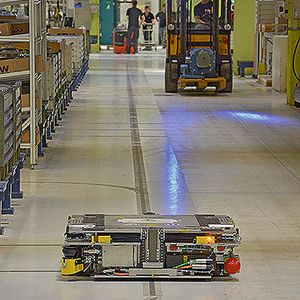 Auf den langen Strecken können die Module berührungslos Energie aufnehmen. (Bild:  Jablonski)