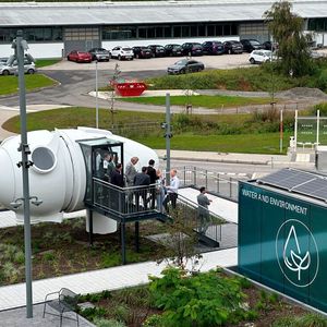 Windkraftgondel: Das Thema Windenergie wird exemplarisch durch eine begehbare (echte) Windgondel vermittelt. (Bild:  Kristin Rinortner)