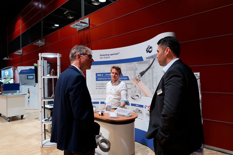 Die Firma Teckentrup präsentierte die neue Sperrkantscheibe NSK-E. Sie wurde speziell für elektrische Kontaktverschraubungen entwickelt. (Bild: D.Quitter – VCG)