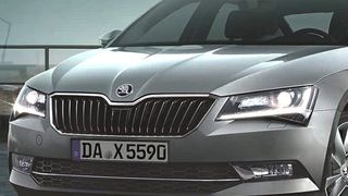 In Genf spielt Skoda die Premium-Karte, etwa mit der Superb Premium Edition. Für sie steht nun ein 2,0-Liter-TSI-Motor mit 200 kW/272 PS bereit. (Skoda)