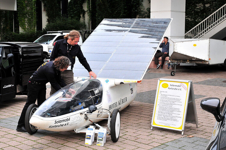 Auch Exoten wie das Solarmobil vom Solarmobil Karlsruhe e.V. fuhren bei der Demonstrationsfahrt mit. (Foto: Schmidt)