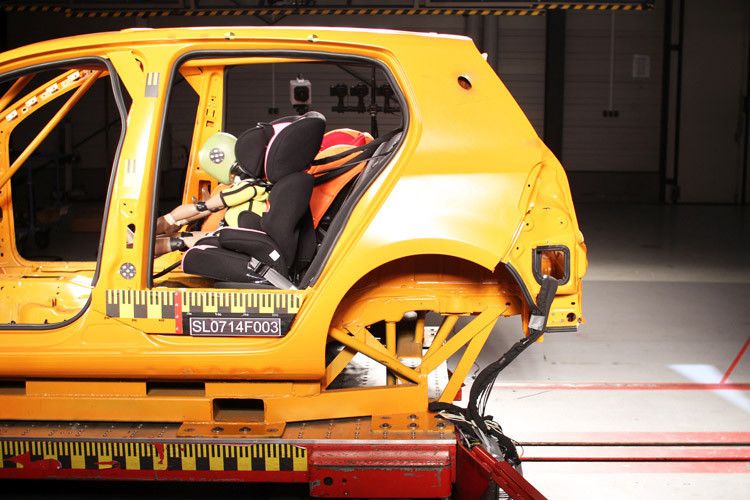 Der ADAC und die Stiftung Warentest haben zehn Kindersitze unter 70 Euro getestet. Erschreckendes Ergebnis: Sechs von zehn Billig-Kindersitzen fielen mit der Note „mangelhaft“ durch. (Foto: ADAC)