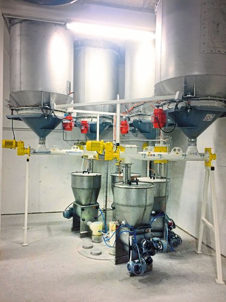 Warum einige Schüttgüter besser fließen als andere, ist nicht immer leicht herauszufinden. Hinweise liefern Korngröße, Kornstruktur, Schüttdichte, Temperatur und Feuchtigkeit. (Bild: Wam)