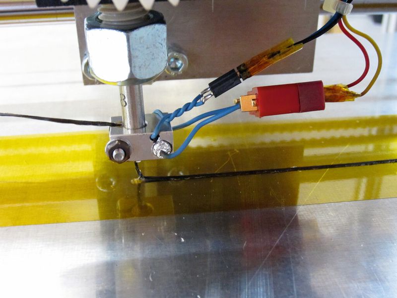 Erster Druckversuch des 3D Fibre Printer Schmelzkopfes. (Fraunhofer IPA)