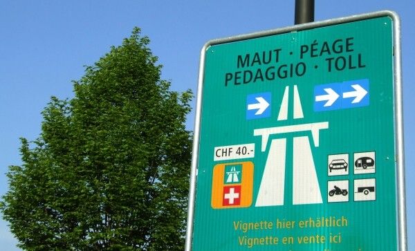Die Mautgebühren im Ausland werden 2013 steigen (Bild: Rainer Sturm, pixelio)