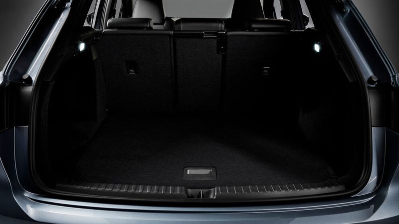Der Kofferraum wiederum würde ins B-Segment passen. Hier gehen maximal 520, beim Sportback 535 Liter rein. (Audi)