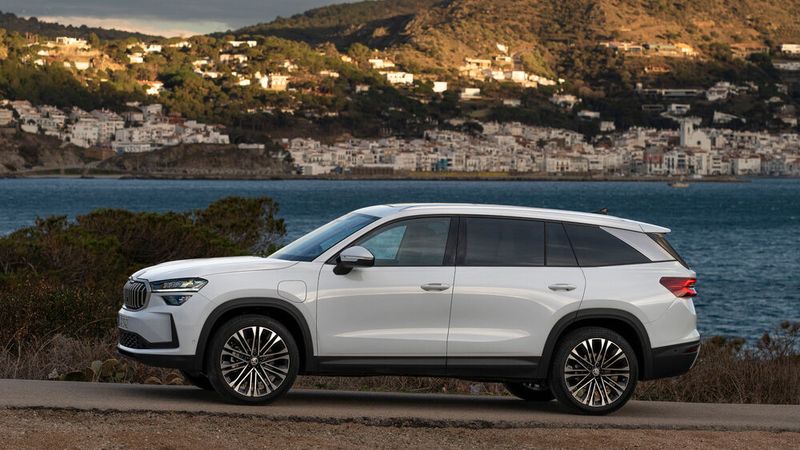 Das mit 4,76 Metern Länge größte SUV im Skoda-Universum tritt in der gehobenen Mitteklasse an. (Bild: Skoda)