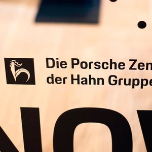 Die Hahn-Gruppe hat 2020 den ersten Porsche-Sales-Pop-up-Store in Deutschland eröffnet.(Bild:  Anselm Schreiber)