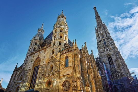Große Teile des Stephansdom in Wien sind aus Sandstein gefertigt, der über die Jahrhunderte zu bröckeln beginnt. Große Teile des Stephansdom in Wien sind aus Sandstein gefertigt, der über die Jahrhunderte zu bröckeln beginnt.