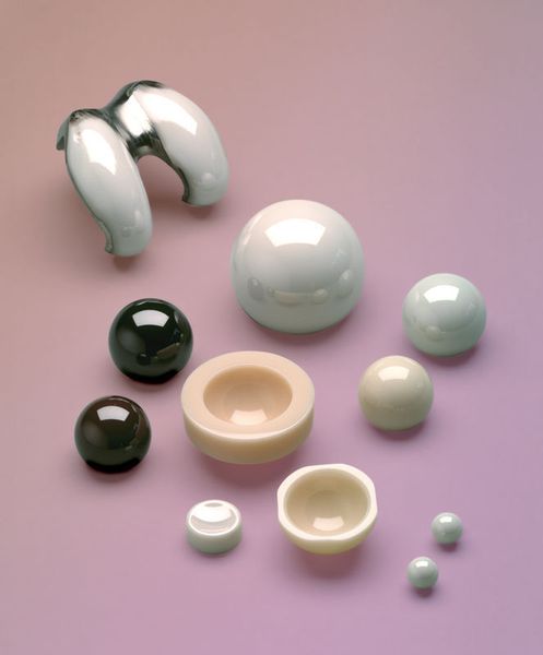 Technische Keramik  ... wird zur Herstellung von künstlichen Hüftknochen verwendet, die typischerweise mehr als 20 Jahre halten. (Archiv: Vogel Business Media)