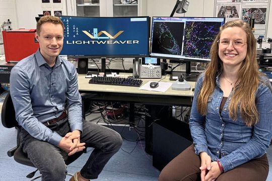 Gemeinsam mit ihrem Forschungsteam wollen Dr. Henning Ortkraß und Janina Niemeyer das Lightweaver-Mikroskop auf den Markt bringen.(Bild:  Jana Haver)